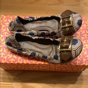 Tory Burch brown and navy flat size 7